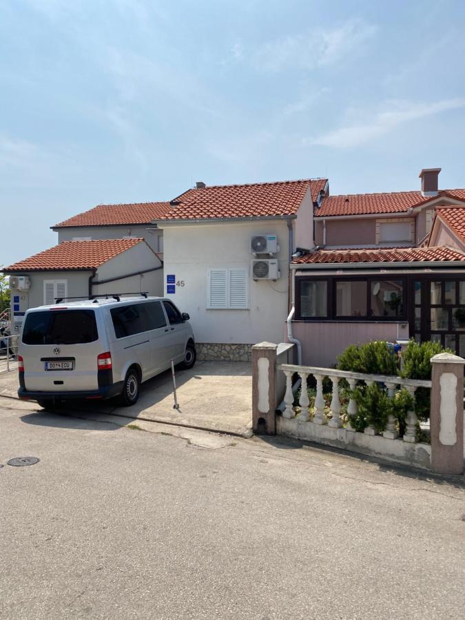 Apartments Michael&Petra , Omisalj, Insel Krk, Kroatien Exterior foto